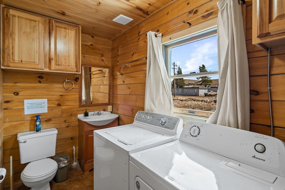 The Bucking Moose Cowboy Cabin #10 20