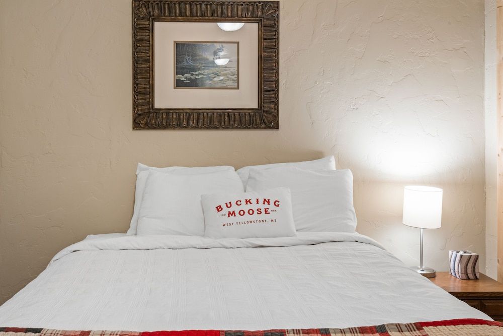 The Bucking Moose Cowboy Cabin #10 5