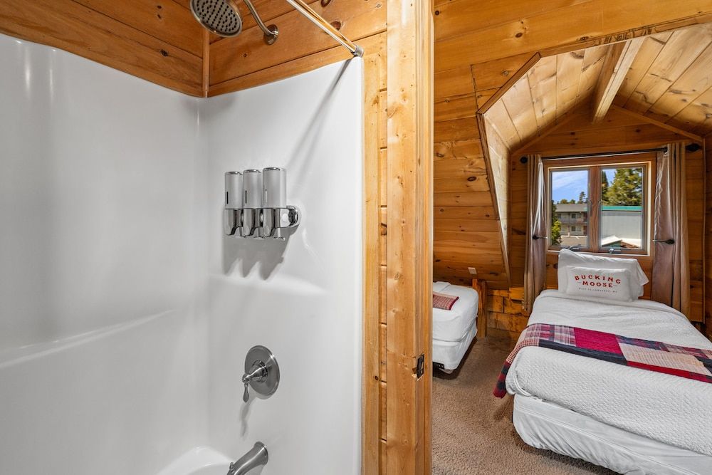 The Bucking Moose Cowboy Cabin #10 13