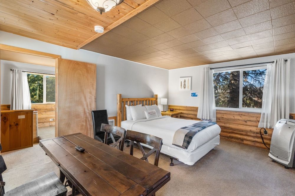 The Bucking Moose The Loft #2 8