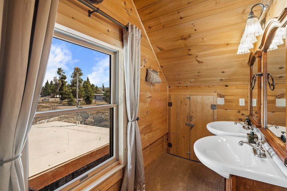 The Bucking Moose Cowboy Cabin #10 14