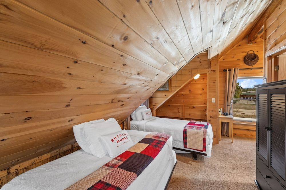The Bucking Moose Cowboy Cabin #10 9