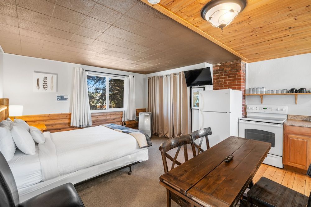 The Bucking Moose The Loft #2 6