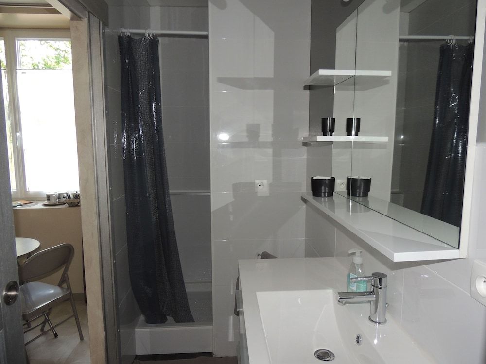 Chambres d'hôtes Les Conches Comfort Double or Twin Room, Private Bathroom, Ground Floor 4