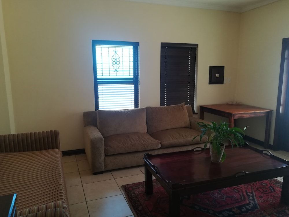 The Moon and Sixpence Garden Guest House Executive Suite, 1 King Bed, Non Smoking, Garden View 9