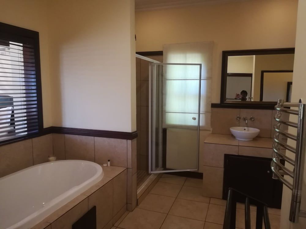 The Moon and Sixpence Garden Guest House Executive Suite, 1 King Bed, Non Smoking, Garden View 6