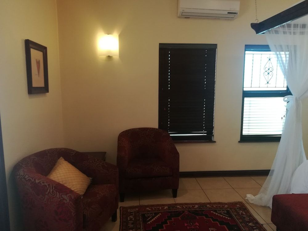 The Moon and Sixpence Garden Guest House Executive Suite, 1 King Bed, Non Smoking, Garden View 8