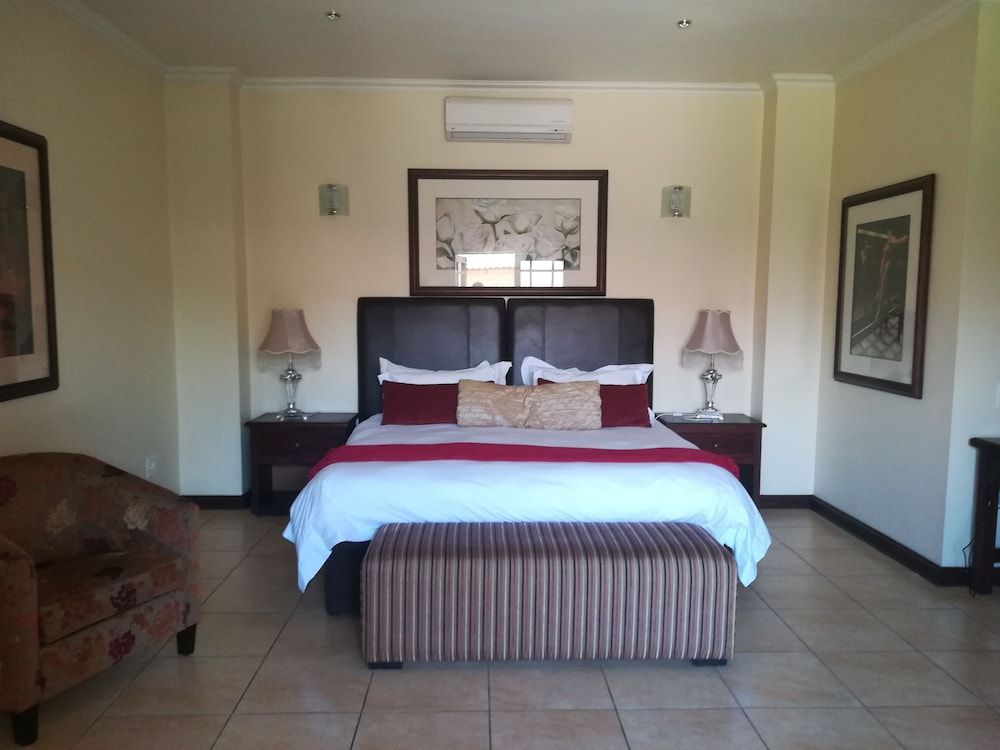 The Moon and Sixpence Garden Guest House Family Room, Multiple Beds, Non Smoking, Garden View 2