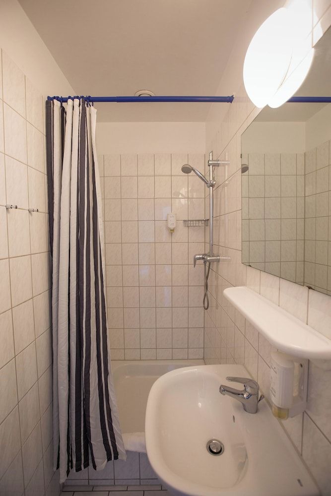 acama Hotel & Hostel Kreuzberg Economy Double Room 4