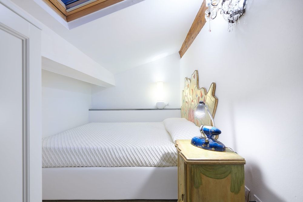 undefined Leoni Suite by Mmega