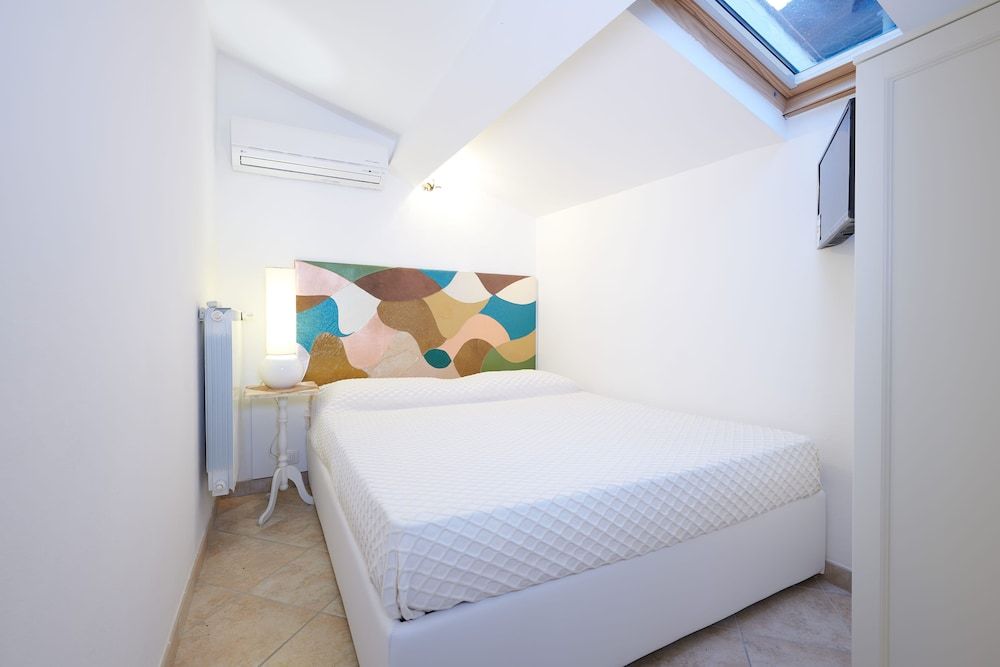 undefined Leoni Suite by Mmega 3