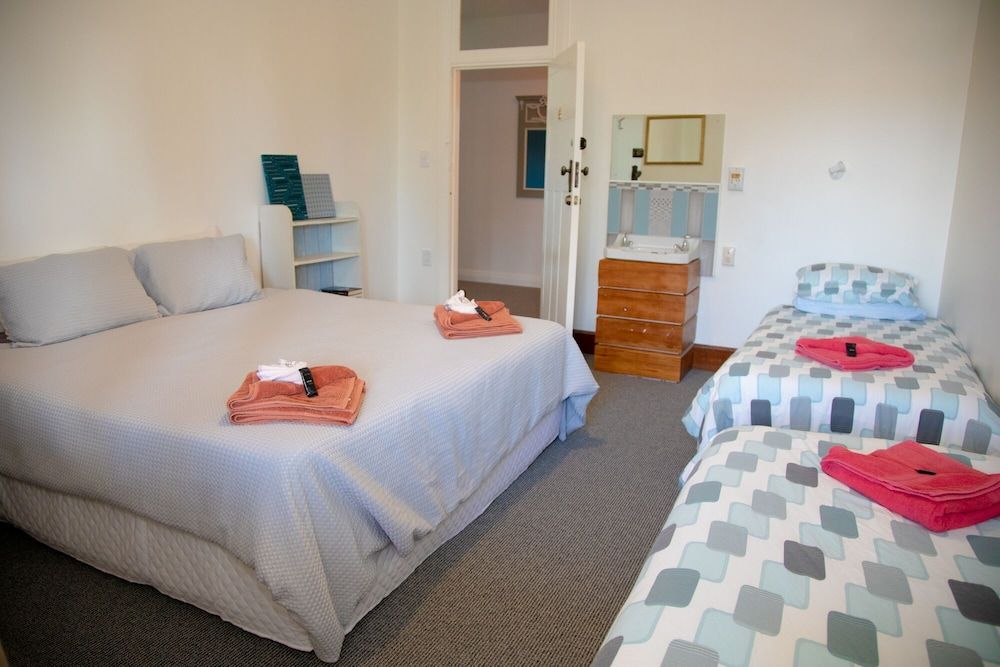 The Brown Pub Quadruple Room (Room 6) 2