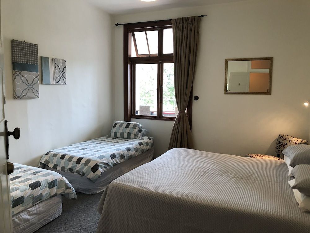 The Brown Pub Quadruple Room (Room 6)