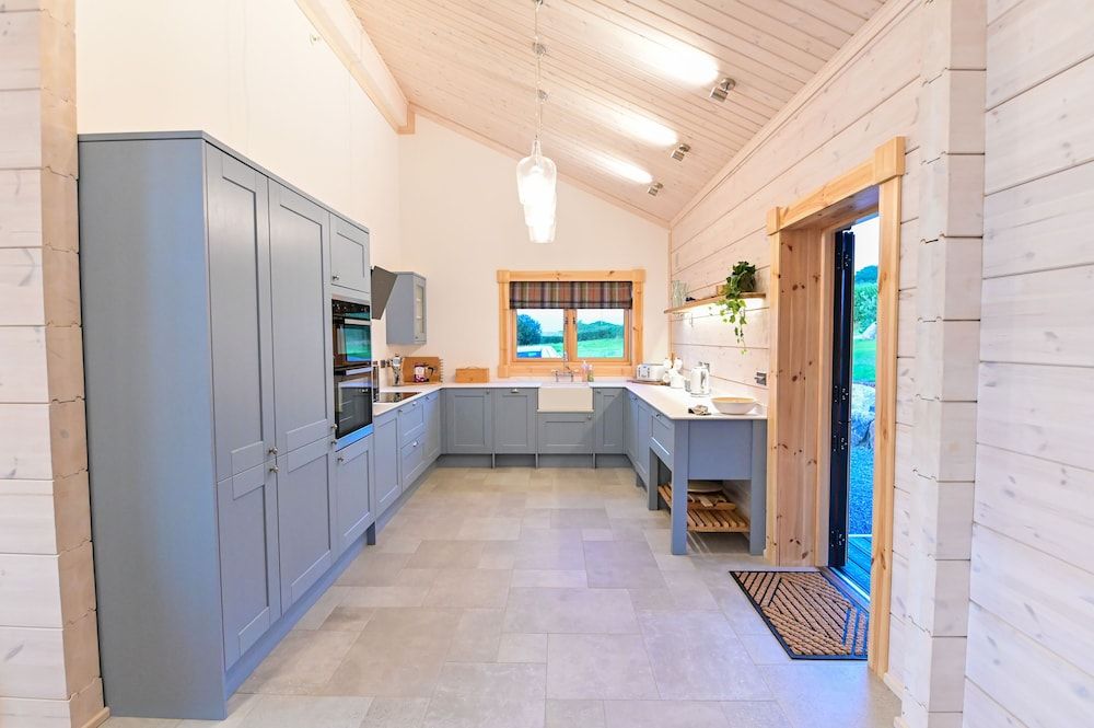 undefined Cuddfan Lodge on a Gorgeous Private Lake 6