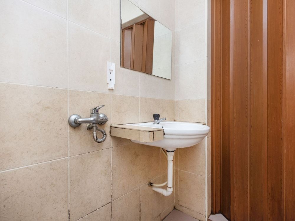 Super OYO 494 EG Hotel Standard Double Room 4