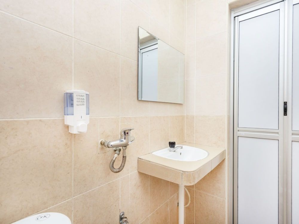 Super OYO 494 EG Hotel Deluxe Double Room 4