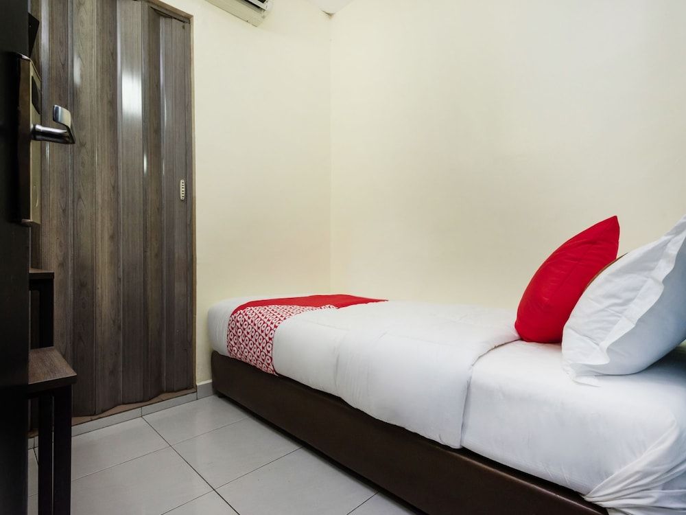 undefined Super OYO 494 EG Hotel 7