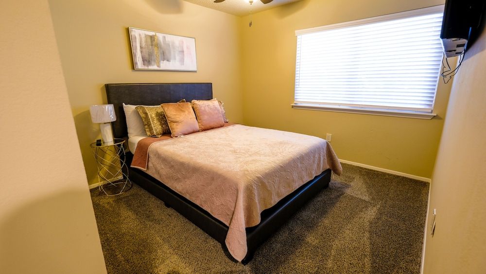 3Bdrm 2.5Bath 4Beds - Katy - Memorial Family House, 3 Bedrooms 8