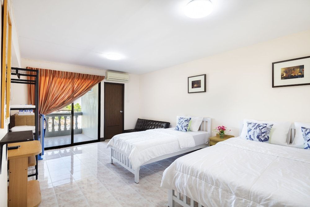 undefined Penyos Suite 6