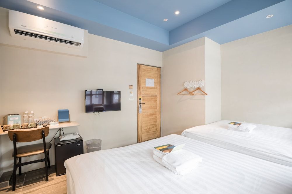 Tiin Tinn Standard Quadruple Room 2