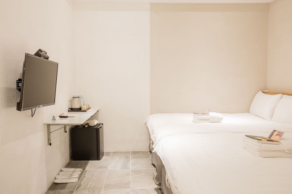 Tiin Tinn Standard Quadruple Room 20