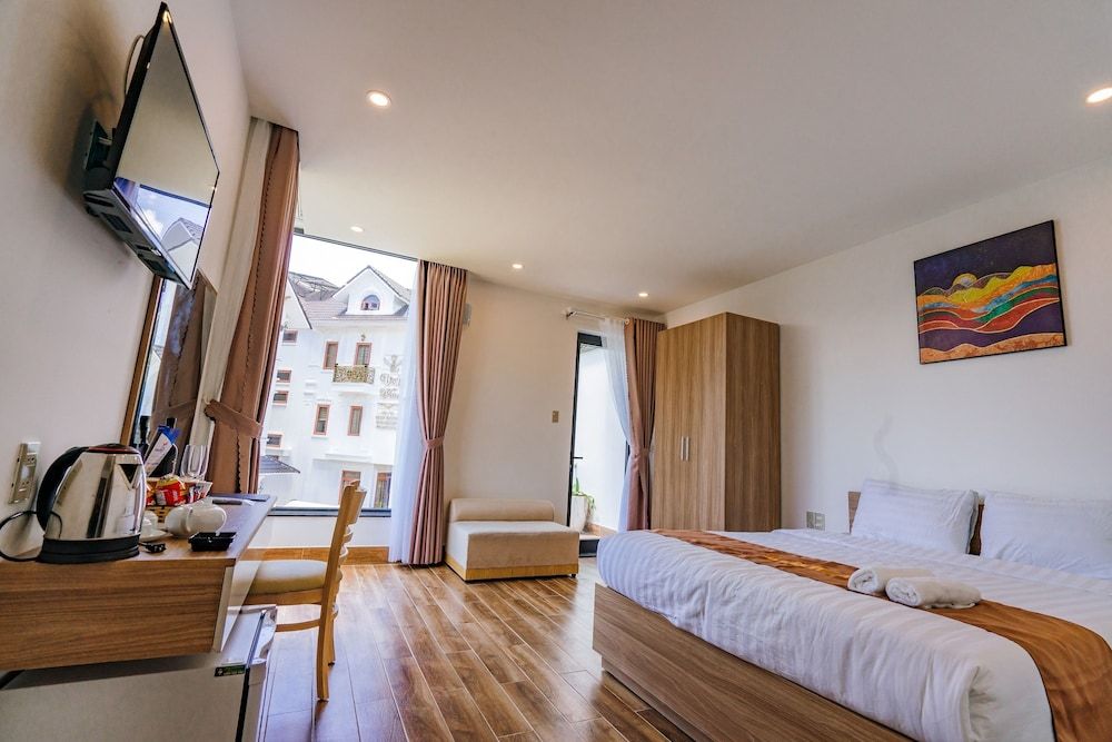 Tan Villa - Coffee & Ice Cream Da Lat Superior Double Room, Park View 2