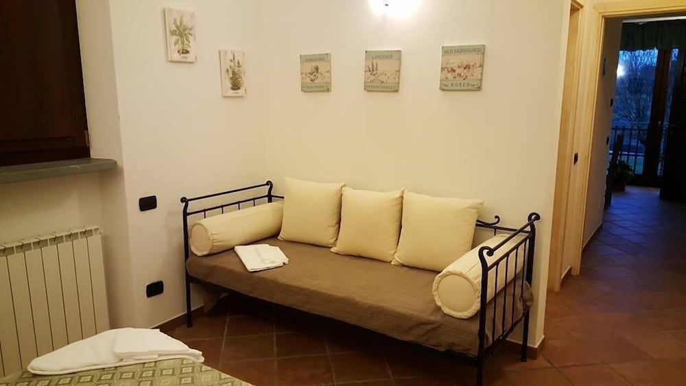 Agriturismo Podere Montese Standard Triple Room, Garden View (3) 5