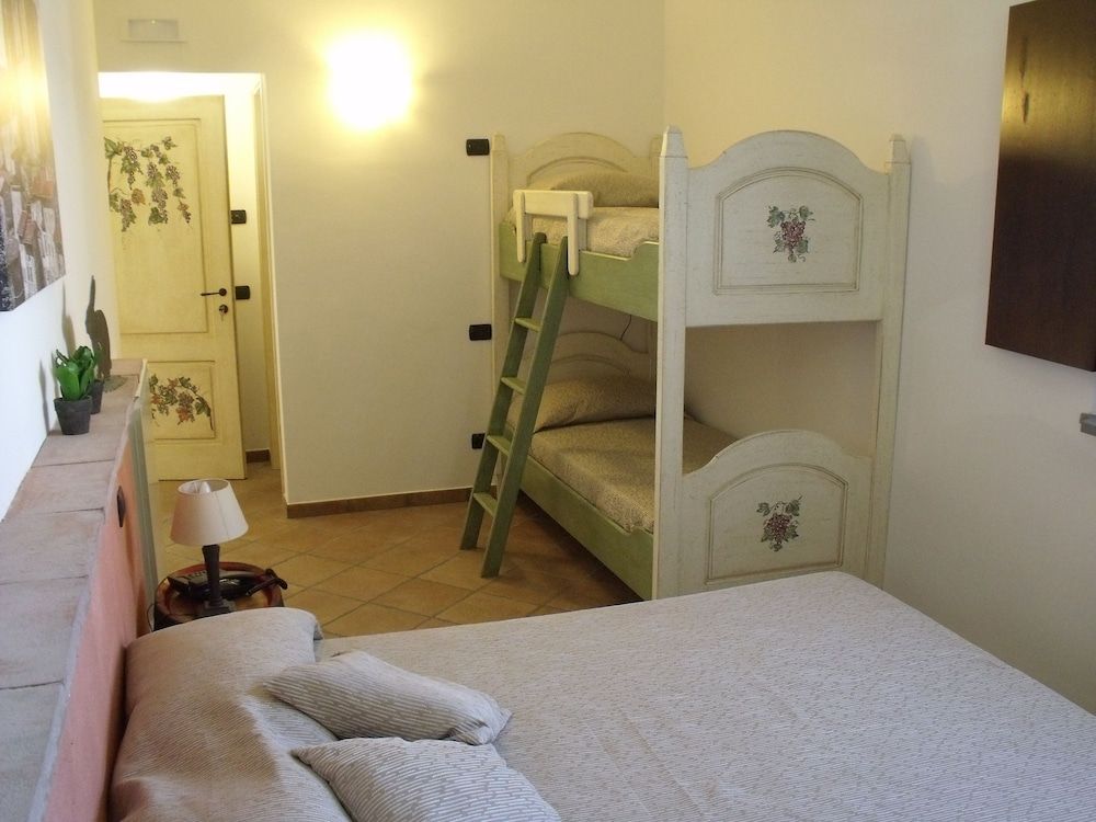 Agriturismo Podere Montese Standard Triple Room, Garden View (3) 6