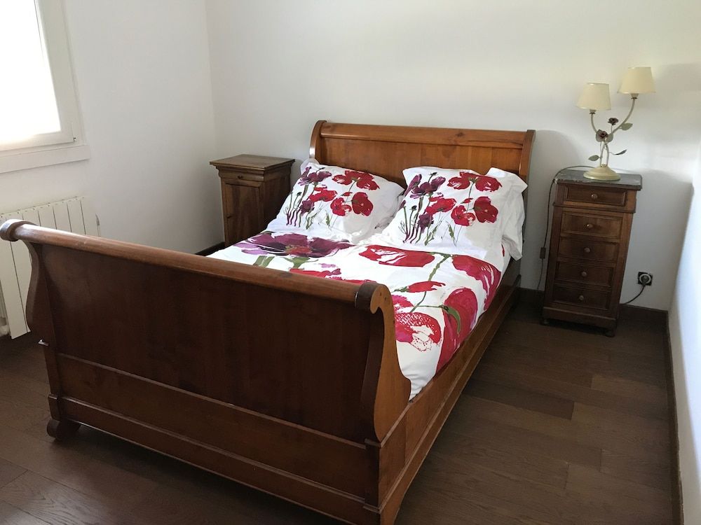 Double Room (Coquelicots)