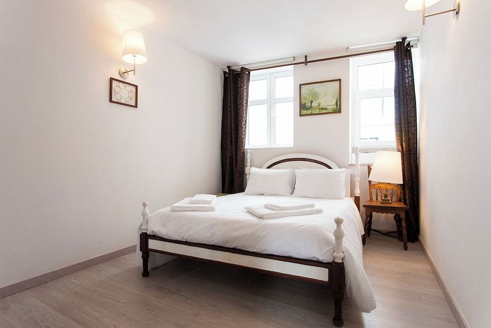 undefined JOIVY Charming 2BR Apt w/ workspace at the heart of Alfama