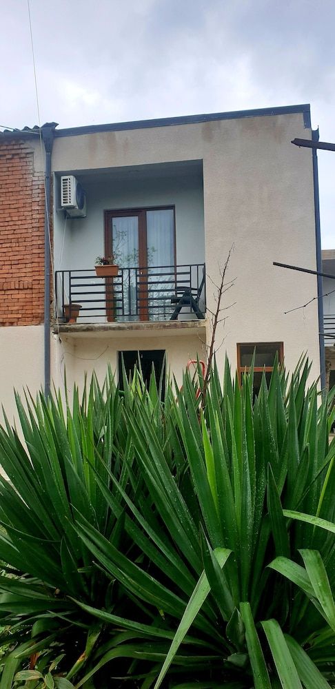 Four seasons in Kutaisi Economy Triple Room, Balcony 8