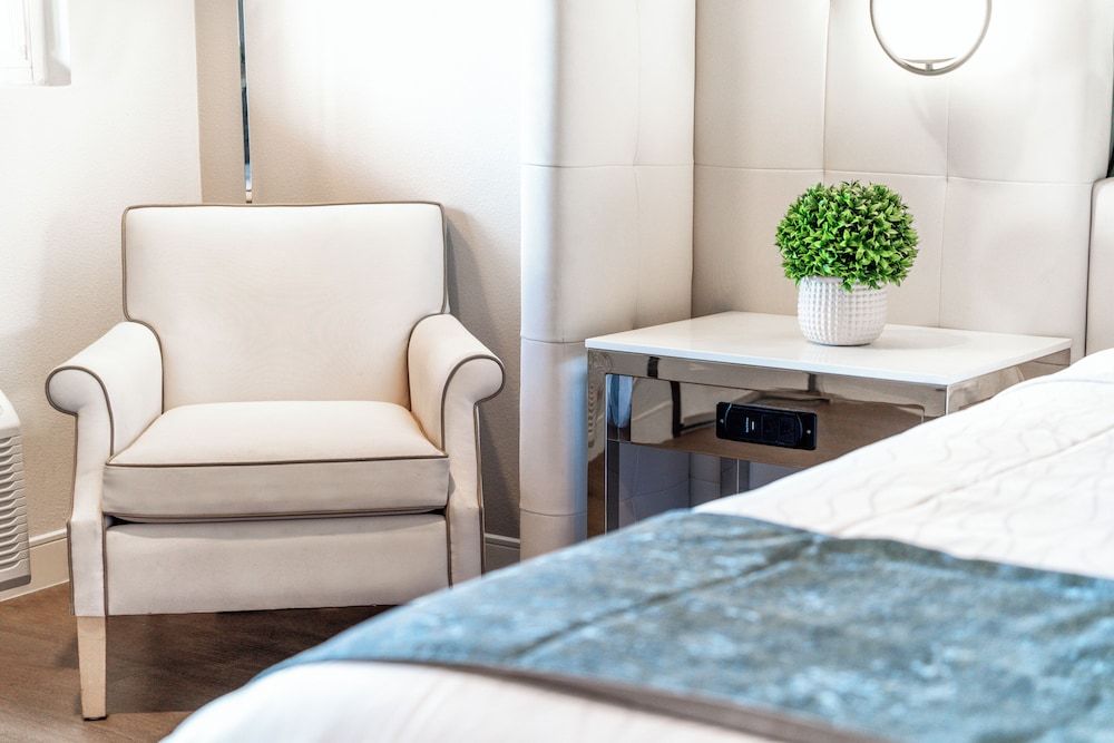 Aspire Inn Studios & Spas Studio Suite, 1 King Bed 11