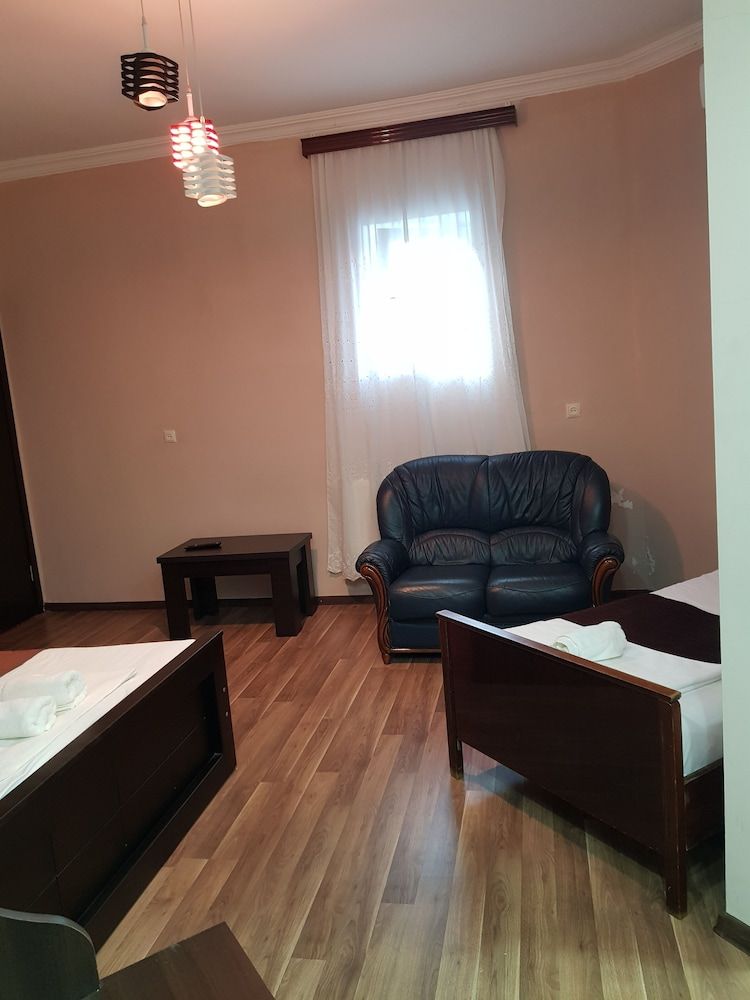 Hotel Mariana Family Room 2