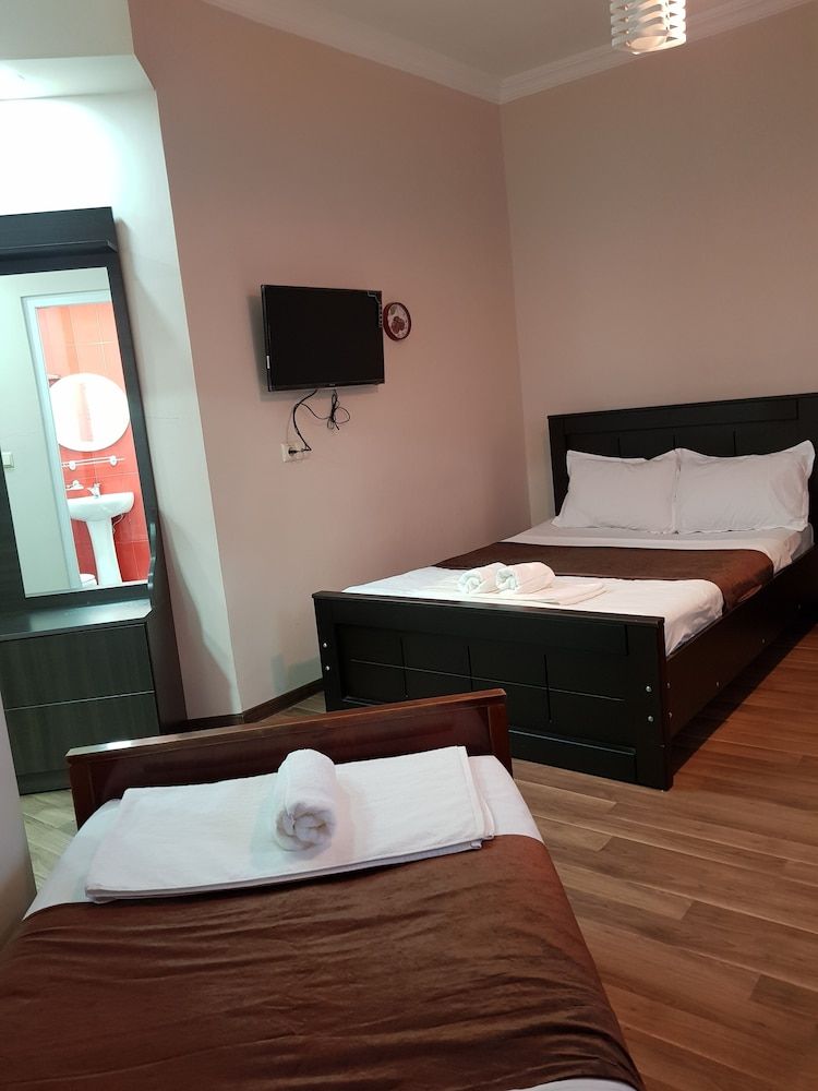 Hotel Mariana Family Room 3