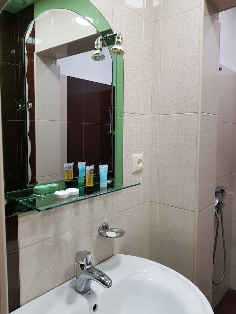 Hotel Mariana Deluxe Double Room 6