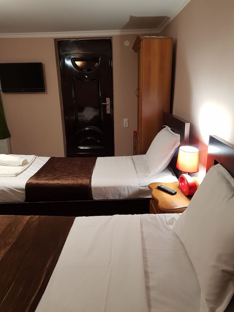 Hotel Mariana Standard Double Room, 2 Twin Beds 3