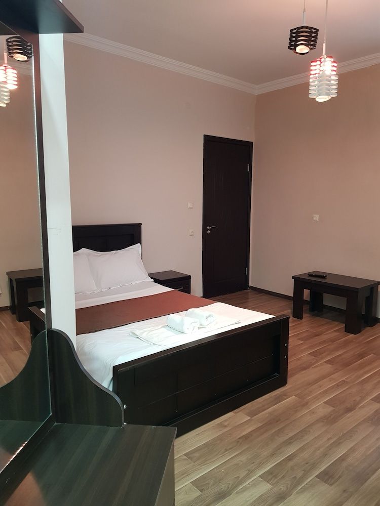 Hotel Mariana Family Room 4