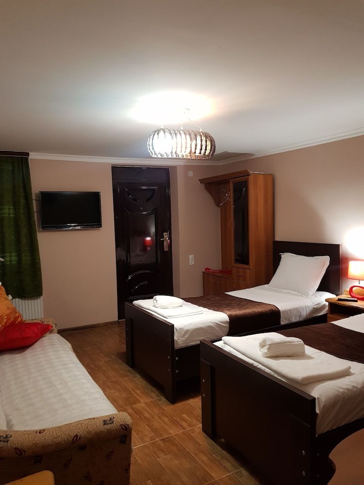 Hotel Mariana Standard Double Room, 2 Twin Beds 2