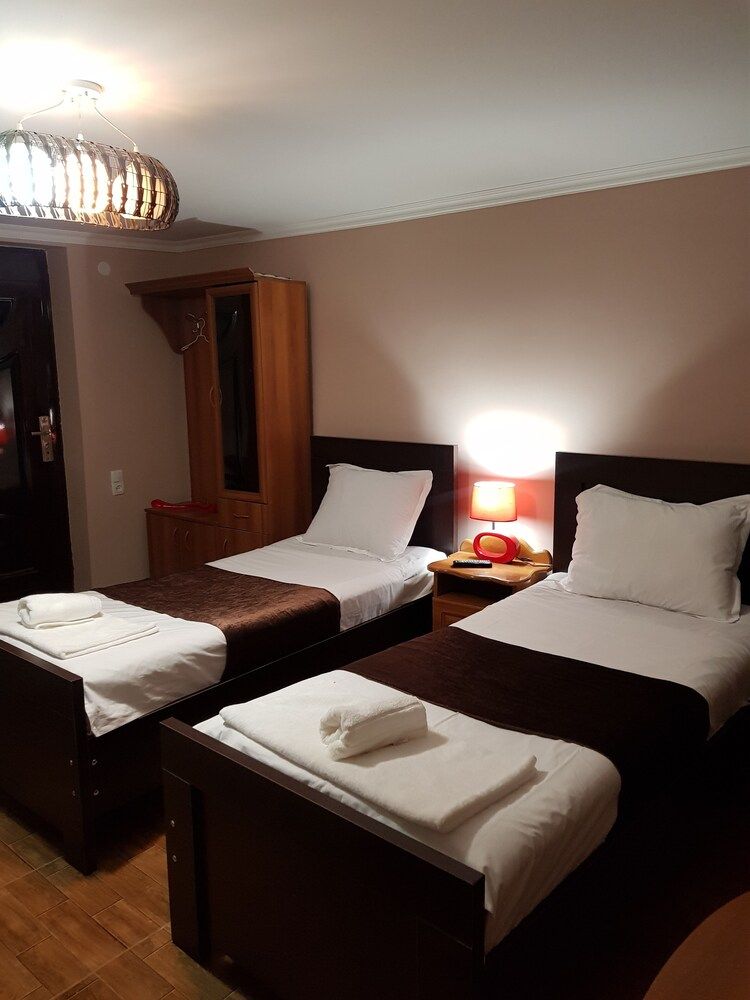 Hotel Mariana Standard Double Room, 2 Twin Beds 5