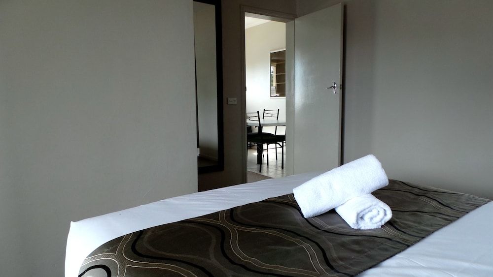 Standard Room, Non Smoking, Kitchenette (Two Room Suite)
