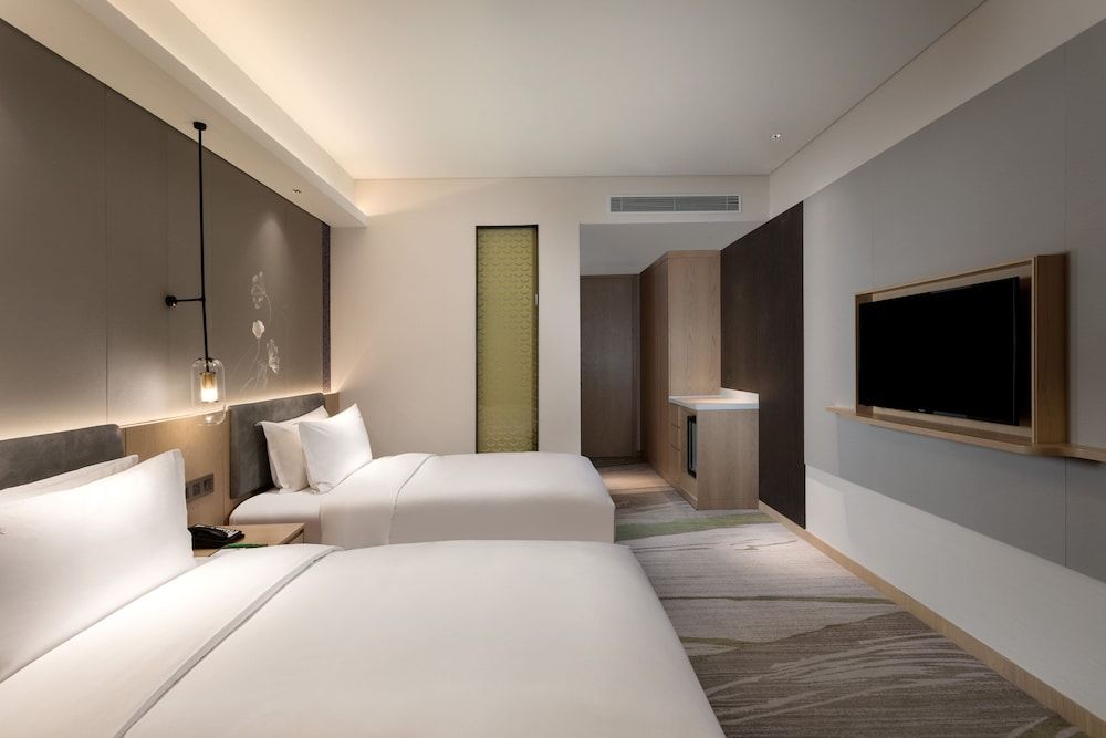 Standard Room, 2 Double Beds (High Floor)