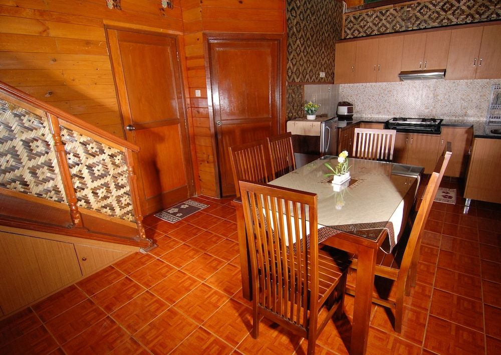 Villa ChavaMinerva Kayu - Ciater Villa, 3 Bedrooms 5