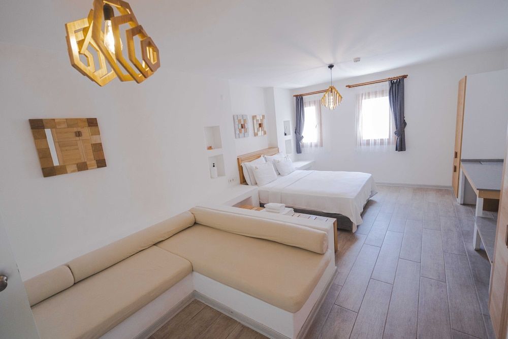 White Orange Deluxe Double Room 24