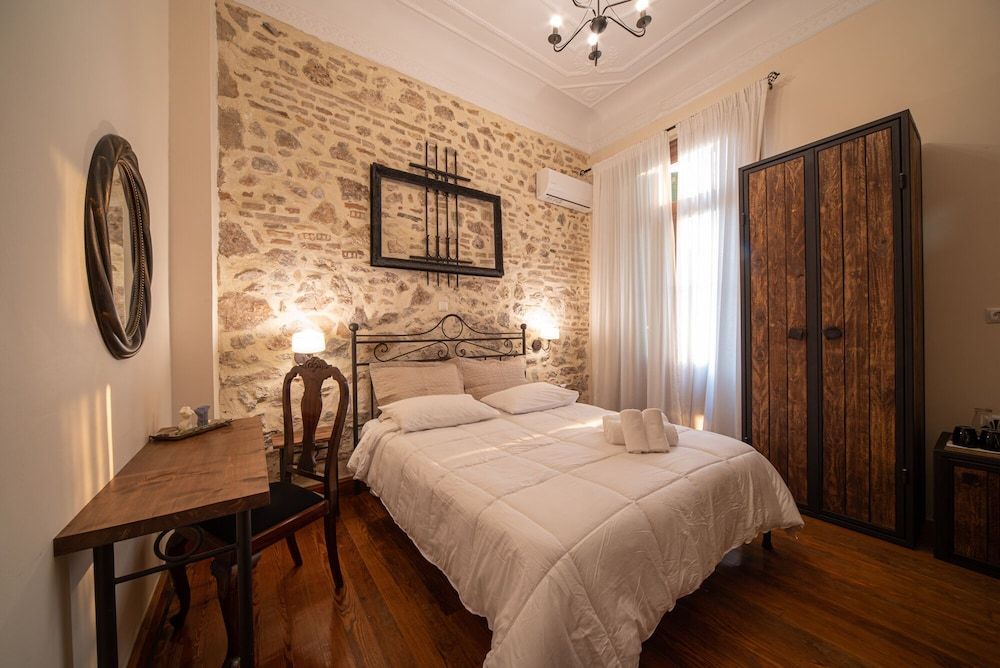 Beautiful City Suites Deluxe Double Room 9