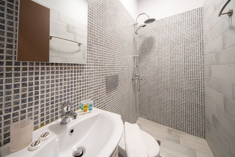 Beautiful City Suites Deluxe Double Room, Balcony 29