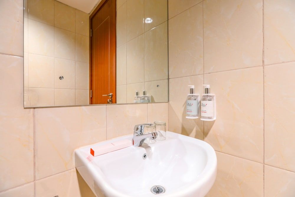 SUPER OYO Collection O 16 Vittoria Residence Deluxe Double Room 10