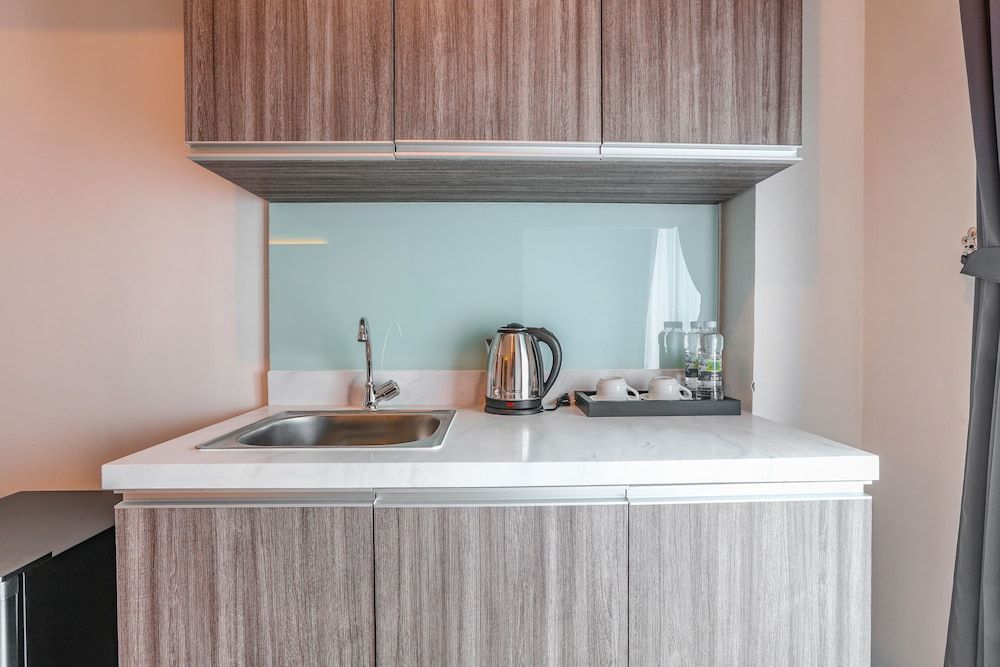 SUPER OYO Collection O 16 Vittoria Residence Deluxe Double Room 5