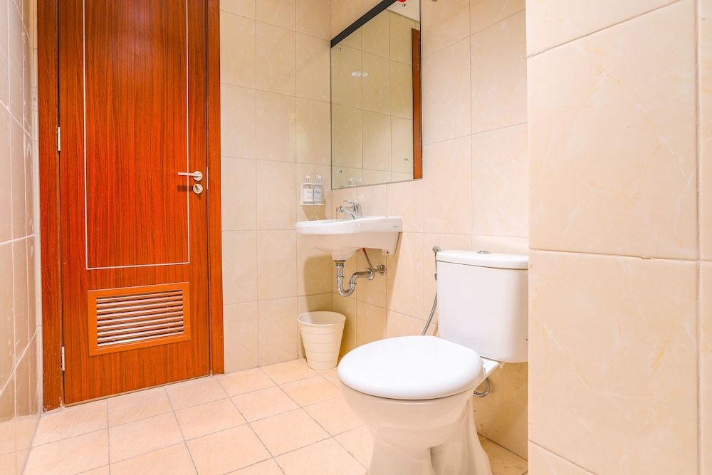 SUPER OYO Collection O 16 Vittoria Residence Deluxe Twin Room 9