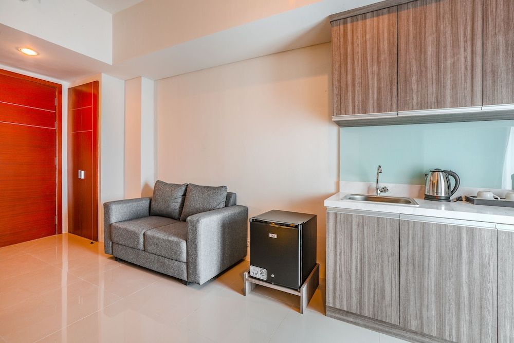 SUPER OYO Collection O 16 Vittoria Residence Deluxe Double Room 6