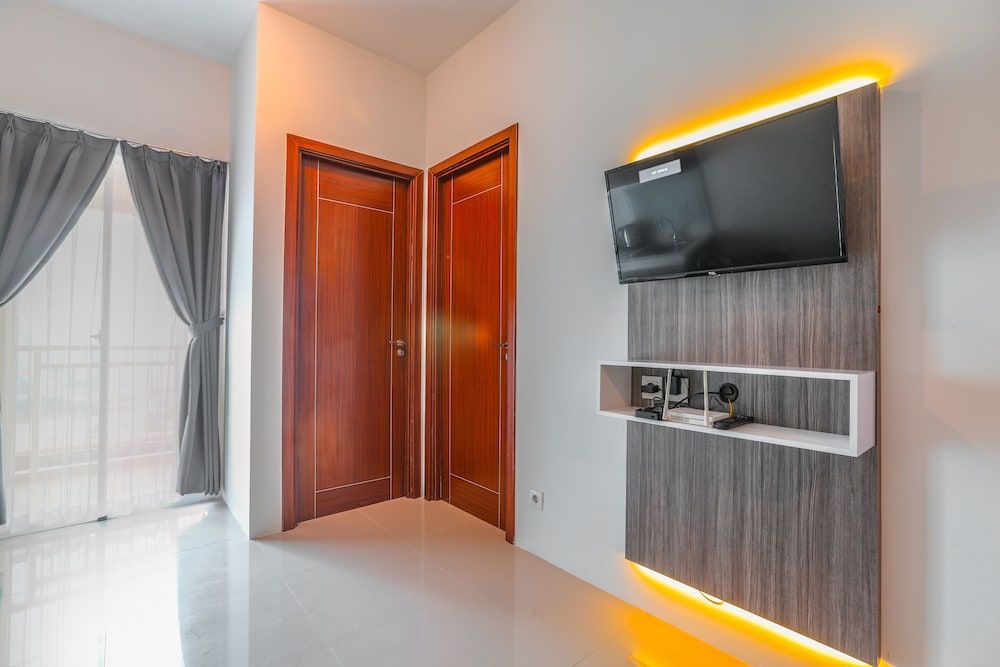 SUPER OYO Collection O 16 Vittoria Residence Deluxe Double Room 8